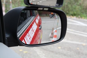 Słupki i linie i to wszystko z tyłu